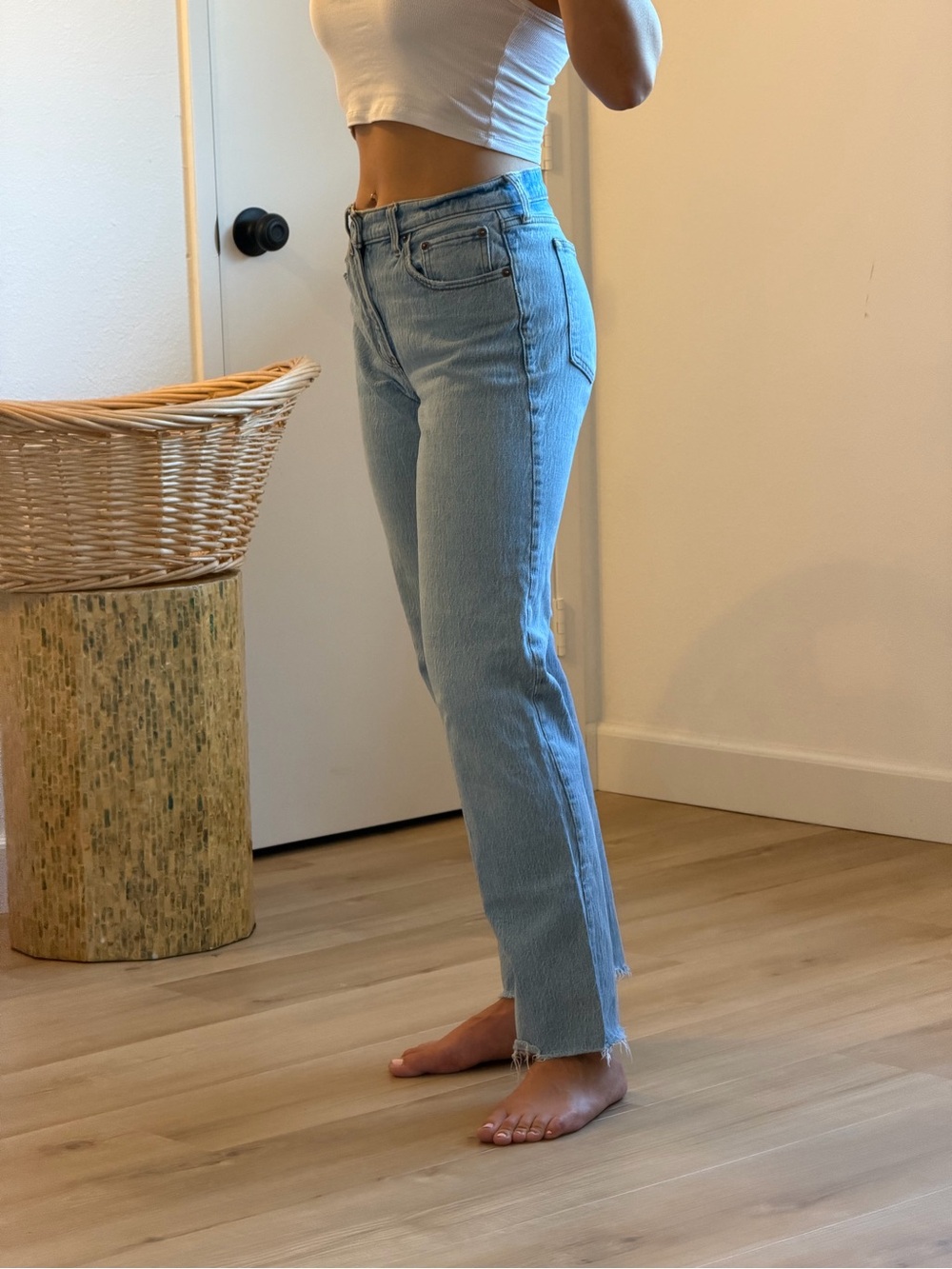 Abercrombie & Fitch The Straight Mid Rise Cropped Jeans Light Wash Size 28